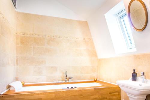 Jacuzzi® - La petite Romantique - FloBNB, Laon (zdjęcie 10)
