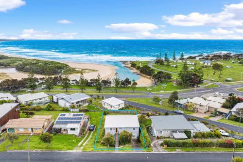22 Dulling Street Beach House in Dalmeny