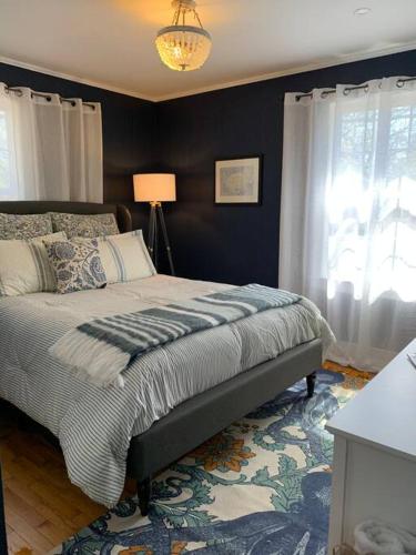 Downtown- Sunshine Cottage and Golf Cart in Southport (Észak-Karolina)