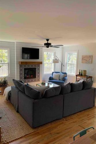 Downtown- Sunshine Cottage and Golf Cart in Southport (Észak-Karolina)