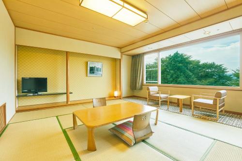 Japanese-style Room with 8 Tatami (MAX 4 Adults)