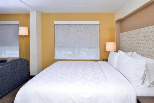 Holiday Inn Hotel & Suites Overland Park-Convention Center, an IHG Hotel