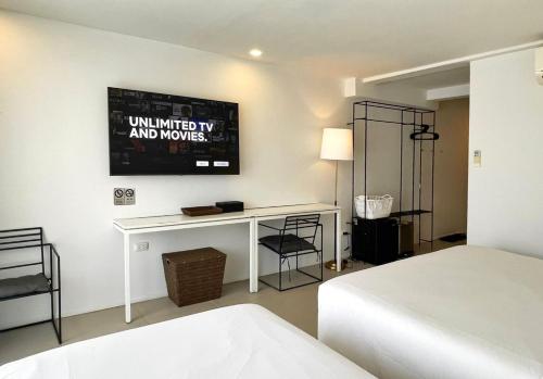 room detail thumbnail 1