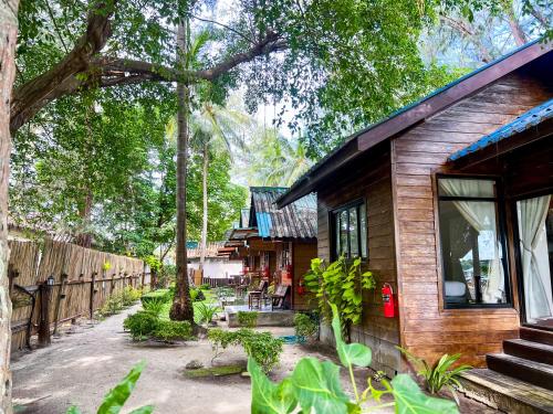 room detail thumbnail 1