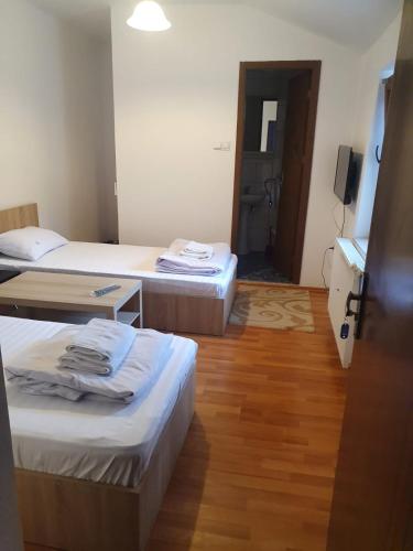 Cazare - Accommodation Room Type - Double Room with Private Bathroom