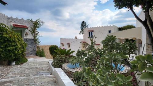 Room in Apartment - Spacious Room in Creta for 3 people, with Ac, Swimming Pool and Nature