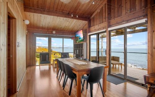 Cliffs End Beach Shack 105 Gold Coast Drive in Myponga Beach