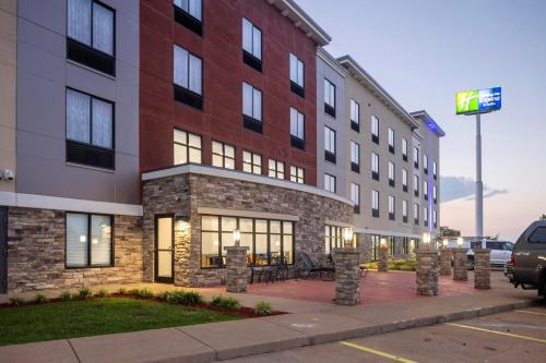 Holiday Inn Express Hotel & Suites Festus-South St. Louis by IHG in Festus, USA