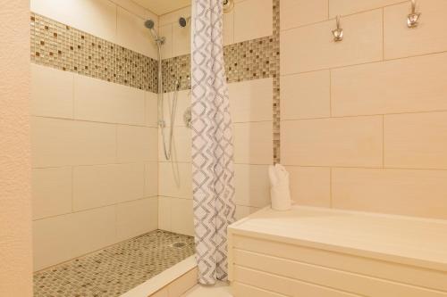 SH402 Summit Condo - image 12