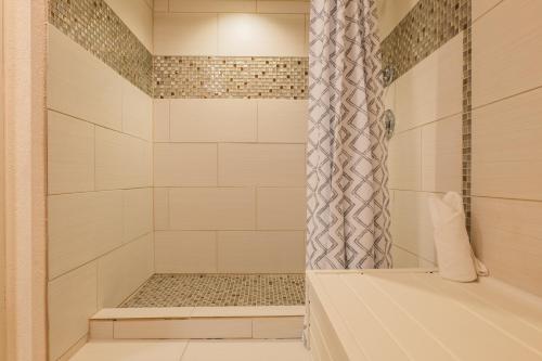 SH402 Summit Condo - image 9