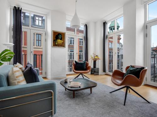 Sanders Leaves - Pleasant Four-Bedroom Apartment In Downtown Copenhagen