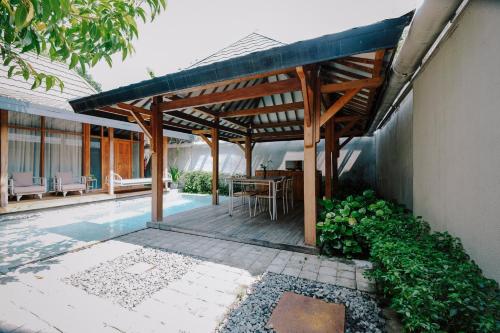 Balcony/terrace, Ayom Java Village near Adisumarmo International Airport