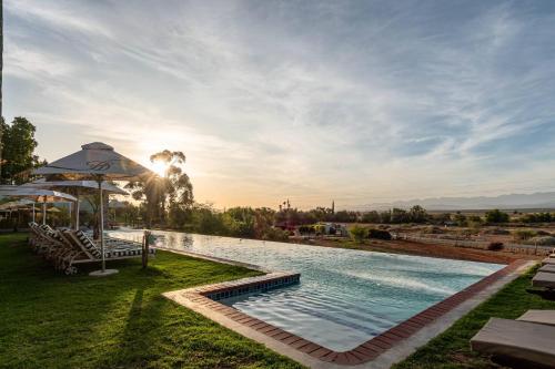 Swimmingpool, Mooiplaas Guest House in Oudtshoorn