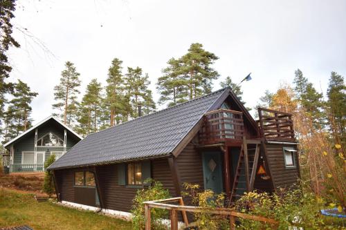 Nice holiday home in Hokensas nature reserve - Tidaholm