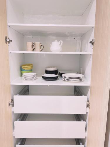 NO PARTY ALLOWED, Entire Brand New 3 bedroom townhouse, free unlimited fibre wifi and free parking NO PARTY ALLOWED, Entire Brand New 3 bedroom townhouse, free unlimited fibre wifi and free parking