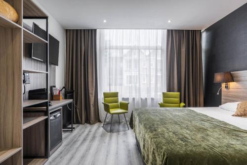 Deluxe Double Room image 10