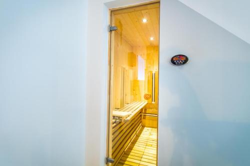 Sauna - Le loft des remparts - FloBNB, Laon (foto 11)