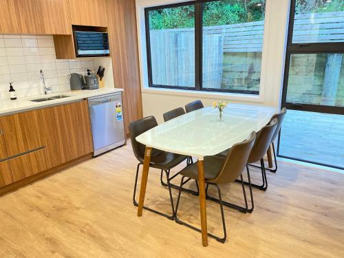 NO PARTY ALLOWED, Entire Brand New 3 bedroom townhouse, free unlimited fibre wifi and free parking NO PARTY ALLOWED, Entire Brand New 3 bedroom townhouse, free unlimited fibre wifi and free parking