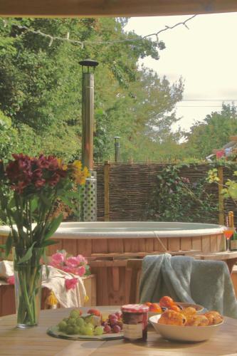 Stamford Meadows Glamping with Private Hot Tubs 2