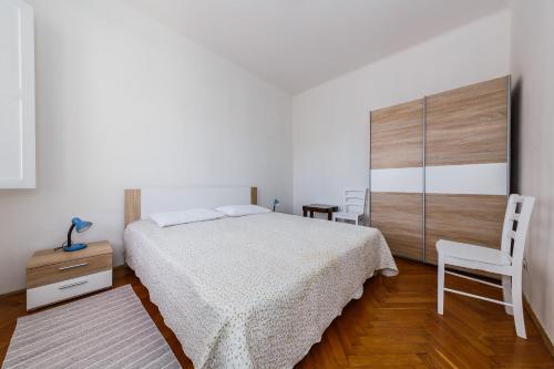 Apartment image 10