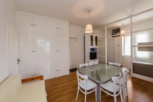 Apartment image 6