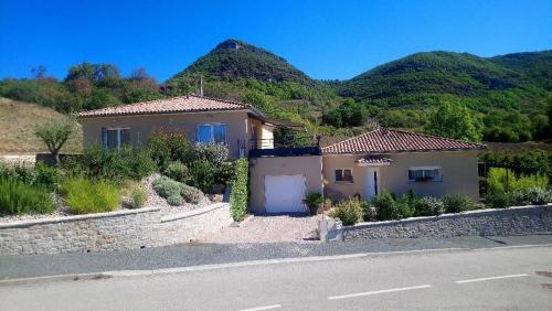 Villa Larzac - Location saisonnière - Saint-Georges-de-Luzençon