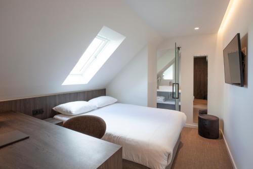 Hotel New Damshire - image 5