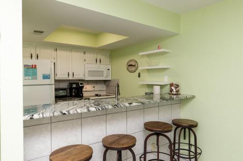 El Constante 216 by Padre Escapes - image 6