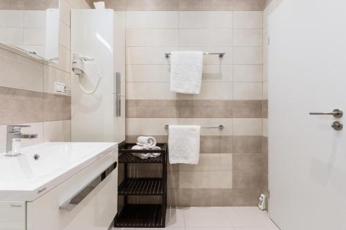 Prague Days - Open-plan Studio with AC near National Theatre - image 7