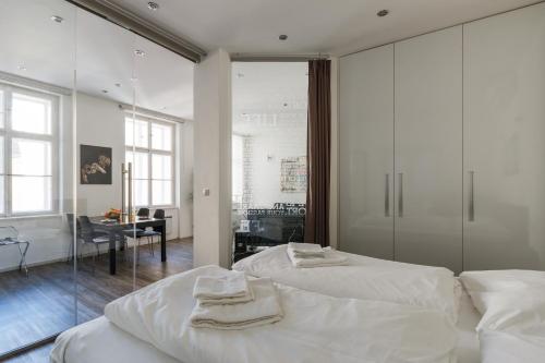 Prague Days - Open-plan Studio with AC near National Theatre - image 3
