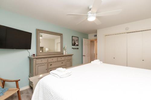 Surfside 202 by Padre Escapes - image 6