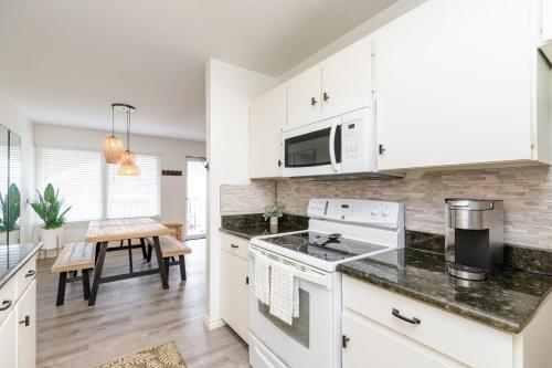 Surfside 202 by Padre Escapes - image 10