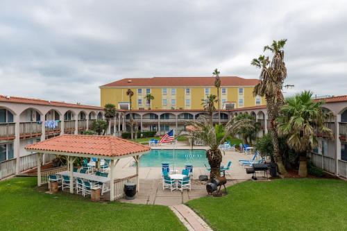 Surfside 202 by Padre Escapes - image 11