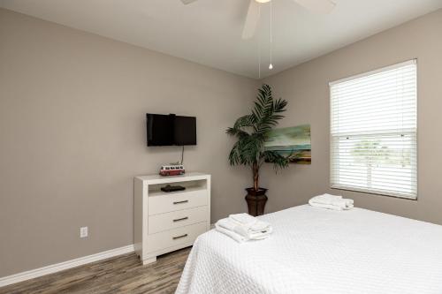 Nemo Cay Resort D140K Poolside by Padre Escapes - image 7