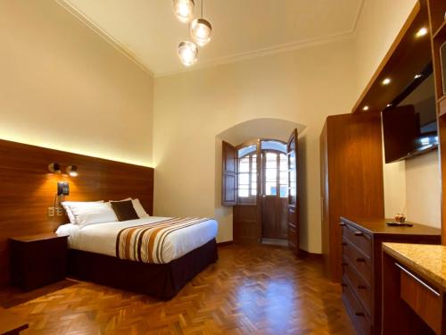 Superior Queen Room image 10