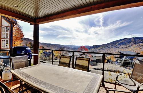 Chalet 27 Chemin Blanc by Les Chalets Alpins in ストーンハム