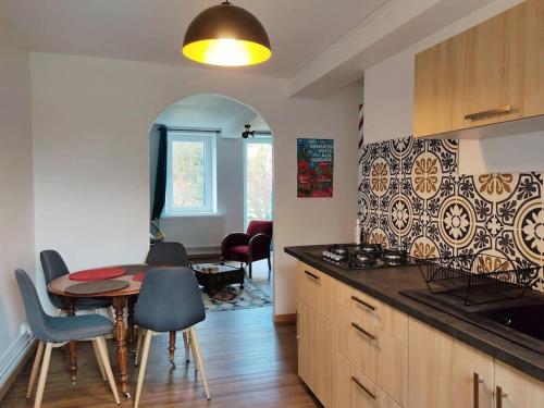 ห้องครัว, Le nid d'Eugénie (Le nid d'Eugenie) in ฌาร์นัก