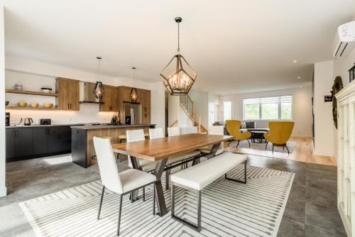 . Le Memph Aigle spacious comfortable condo cottage eco friendly 3 bedrooms - hot tub & pool Memphrémagog Lake