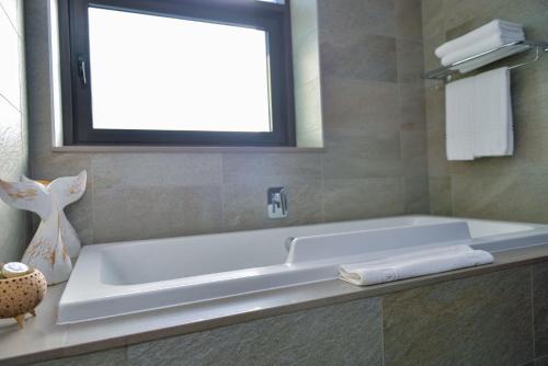 One Bedroom Suite City View  image 10