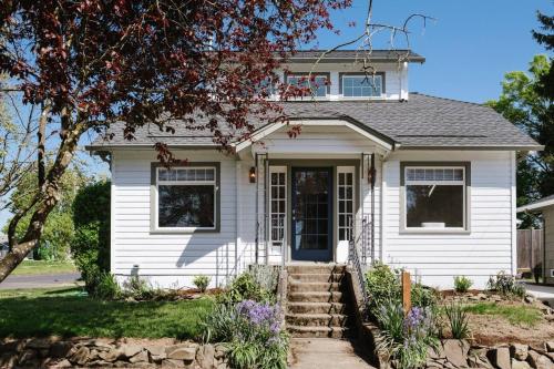 Vine and View Bungalow