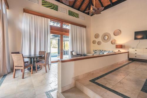 Fabulous villa with picuzzi at Green Village B843