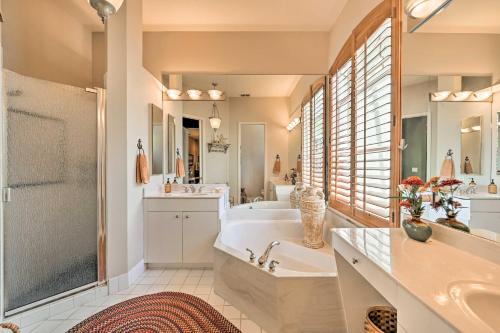 Bonita Springs Condo with Atrium and Pool in 博尼塔溫泉