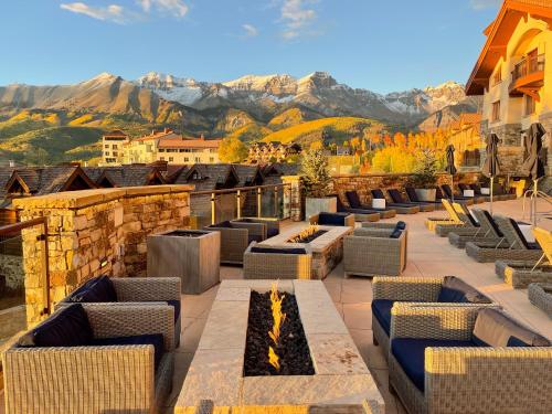 Ski in-Ski out - Forbes 5 Star Hotel - 1 Br Private Residence in Heart of Mountain Village