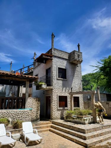 Iekārtas, Hostal casa de las gargolas in Amapala