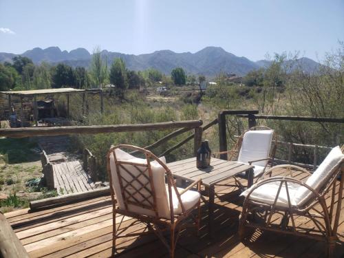 Andes Sol y río cabañas vacacionales en la montaña mendoza