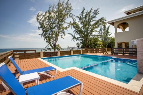 Vistas, Elegant Beachfront Villa Pool & Beach Family Fun in Riversdale