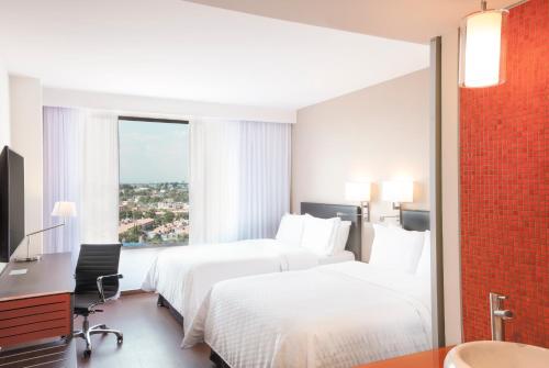 402182427 Fiesta Inn Parque Puebla