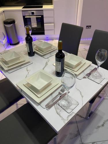 Facilities, 2 Double Bedroom Apartment in Edgware, London in Edgware