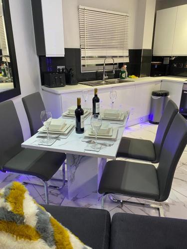 Facilities, 2 Double Bedroom Apartment in Edgware, London in Edgware