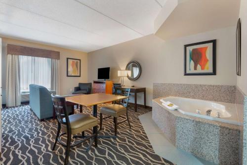 Best Western Plus Suites-Greenville